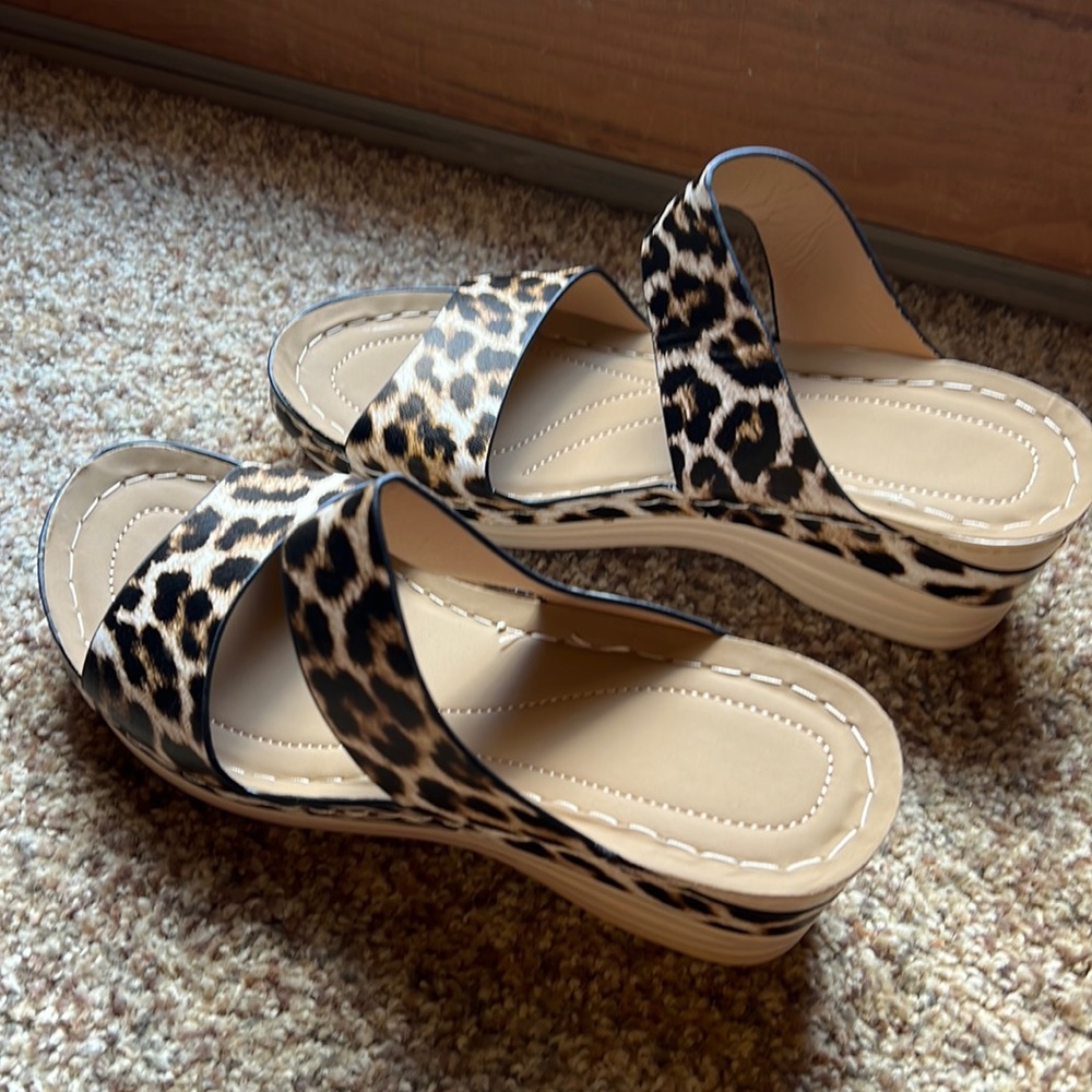 Brand new with tags. Never worn. Comfortable and stylish.